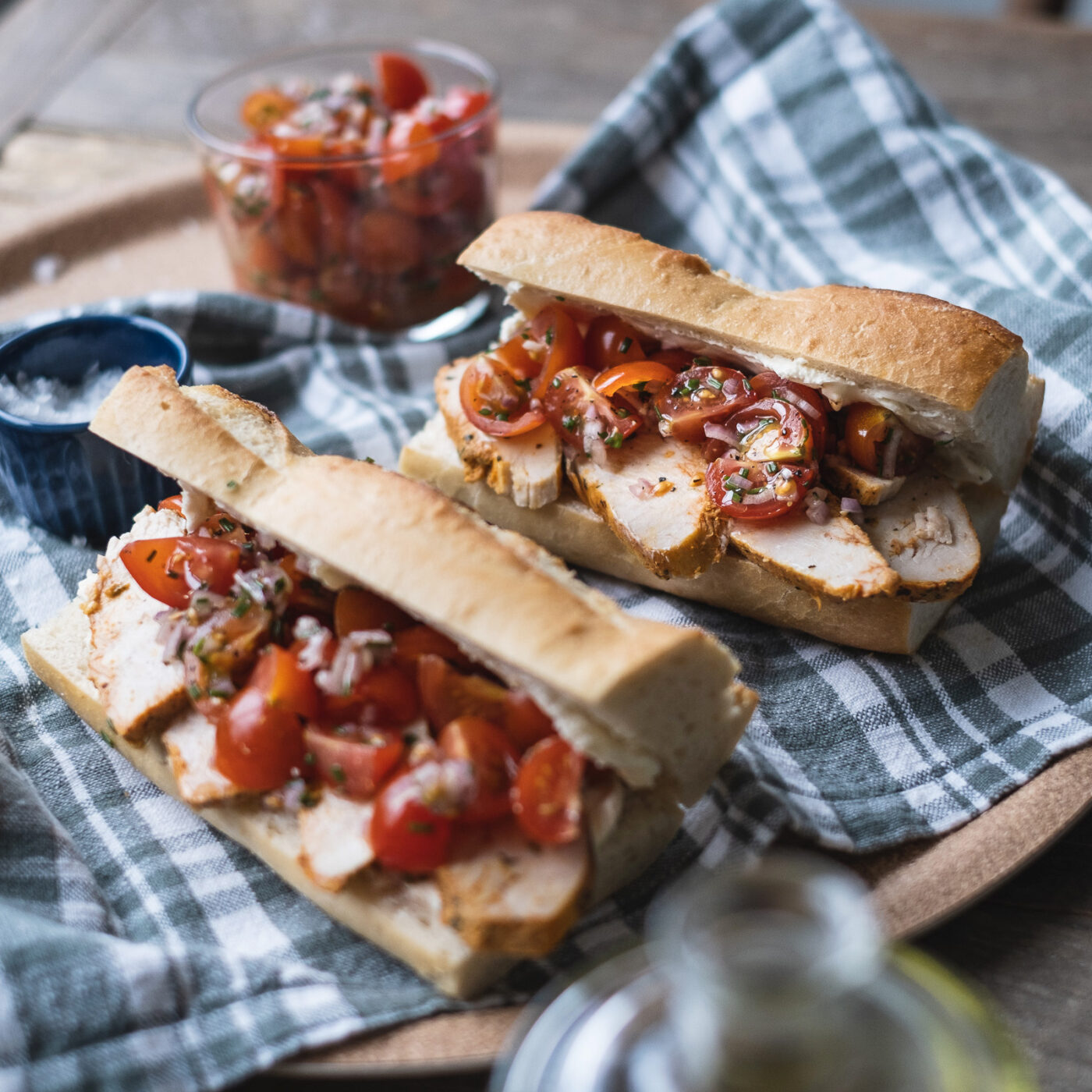 Kreolsk kyllingsandwich med tomatsalsa